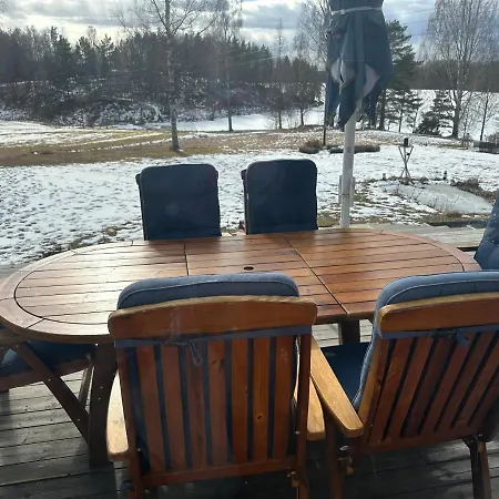 Sjoeutsikt, Roed Traestuga Med Traditionellt Yttre Skandinavisk, Modernt Inre Och Alla Bekvaemligheter, Sol Hela Dagen Pa Stora Altanen, Tryggt, Vinterbonat, Fiske, Bat Skinnskatteberg Exterior photo