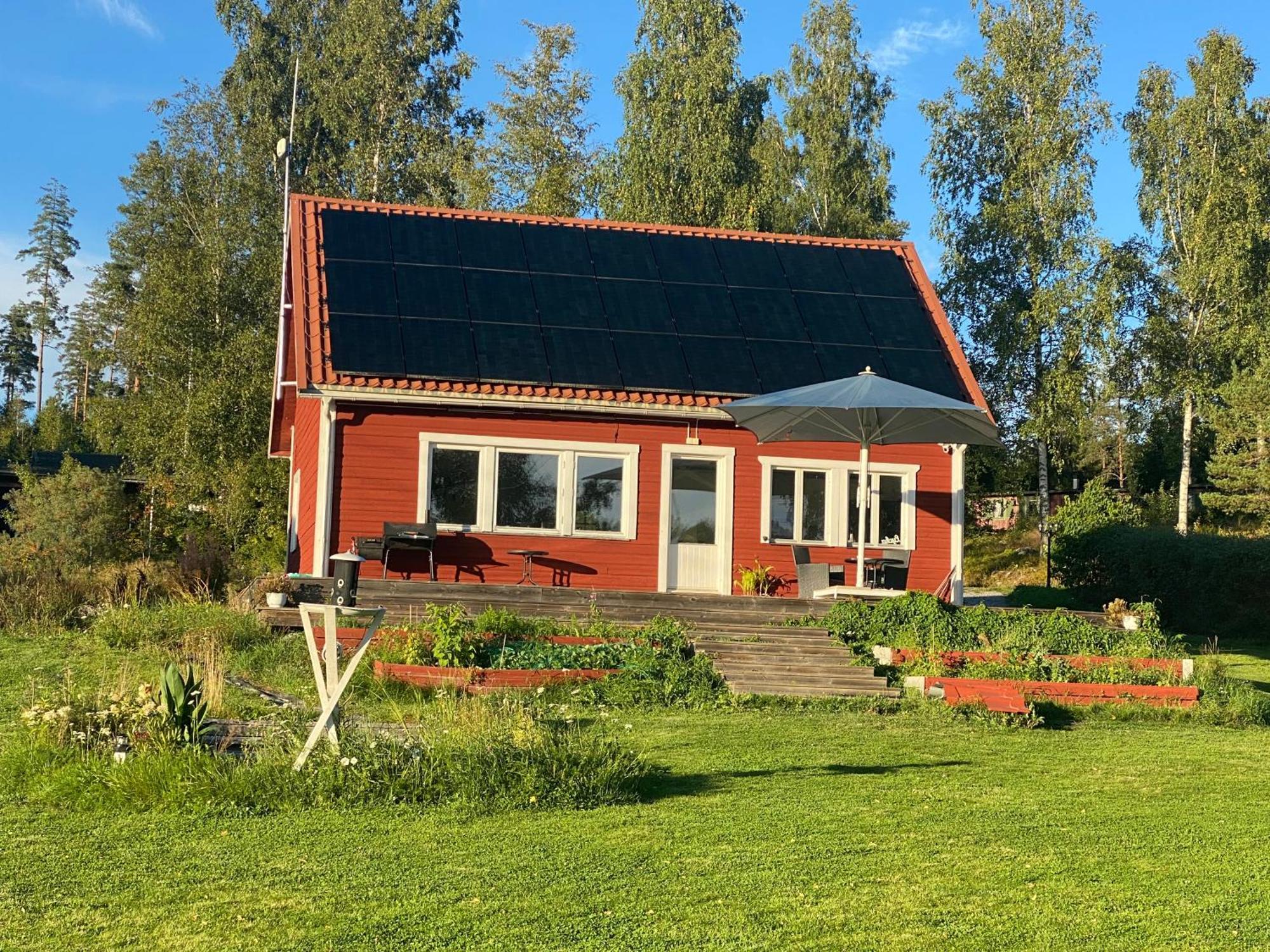 Casa vacanze Sjoeutsikt, Roed Traestuga Med Traditionellt Yttre Skandinavisk, Modernt Inre Och Bekvaemligheter, Sol Hela Dagen Pa Stora Altanen, Tryggt, Vinterbonat, Fiske, Bat *