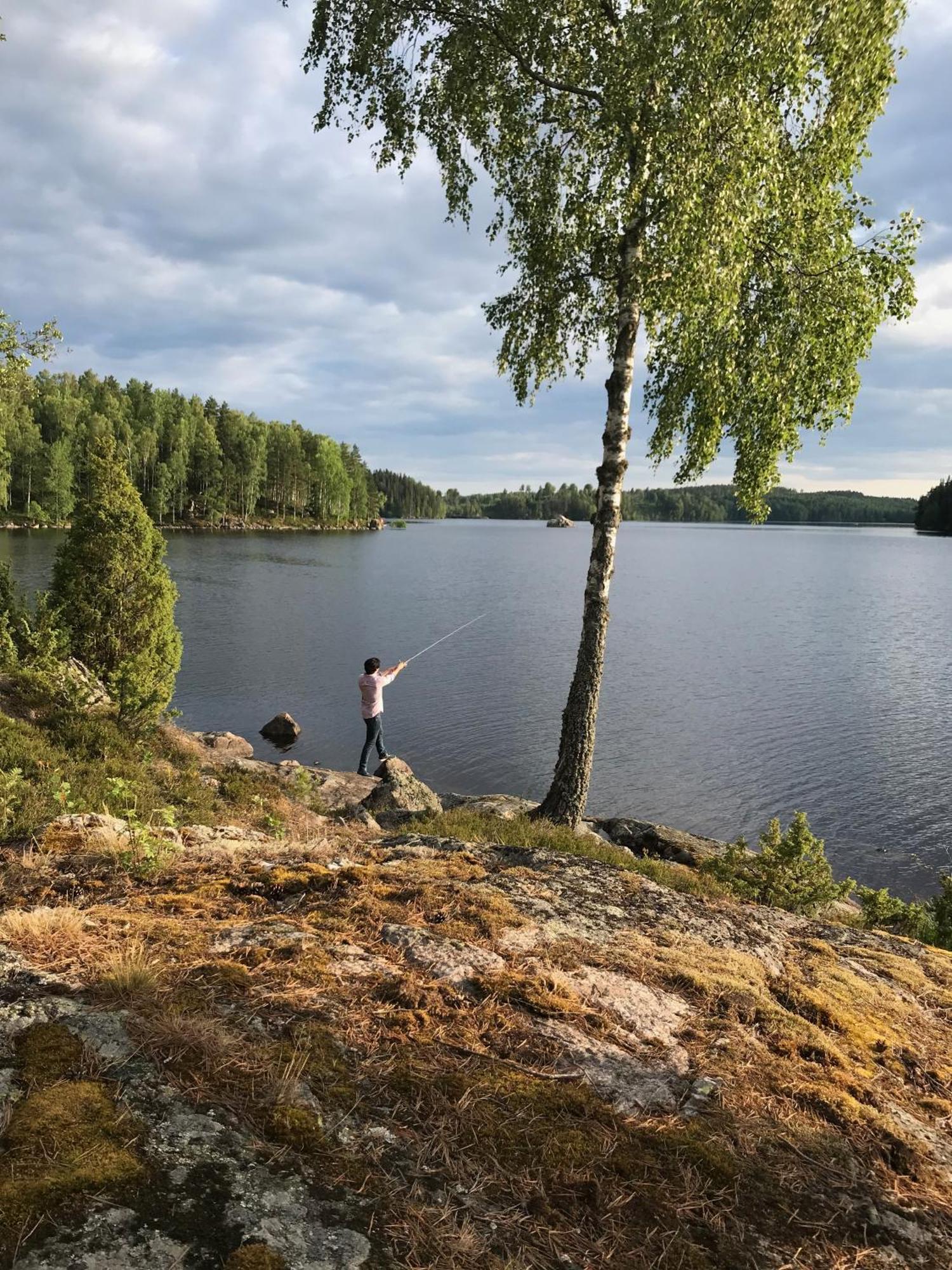 Sjoeutsikt, Roed Traestuga Med Traditionellt Yttre Skandinavisk, Modernt Inre Och Bekvaemligheter, Sol Hela Dagen Pa Stora Altanen, Tryggt, Vinterbonat, Fiske, Bat Casa vacanze *
