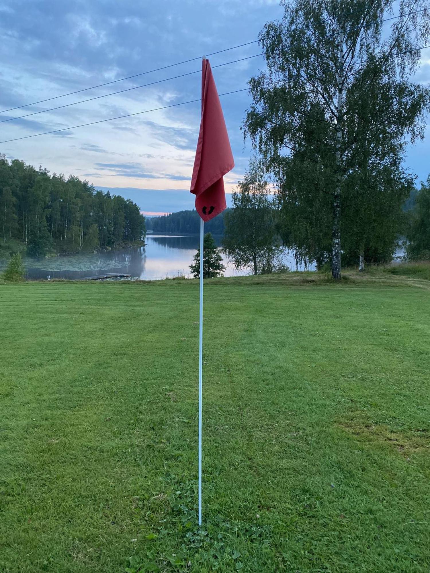 Sjoeutsikt, Roed Traestuga Med Traditionellt Yttre Skandinavisk, Modernt Inre Och Bekvaemligheter, Sol Hela Dagen Pa Stora Altanen, Tryggt, Vinterbonat, Fiske, Bat Casa vacanze Skinnskatteberg