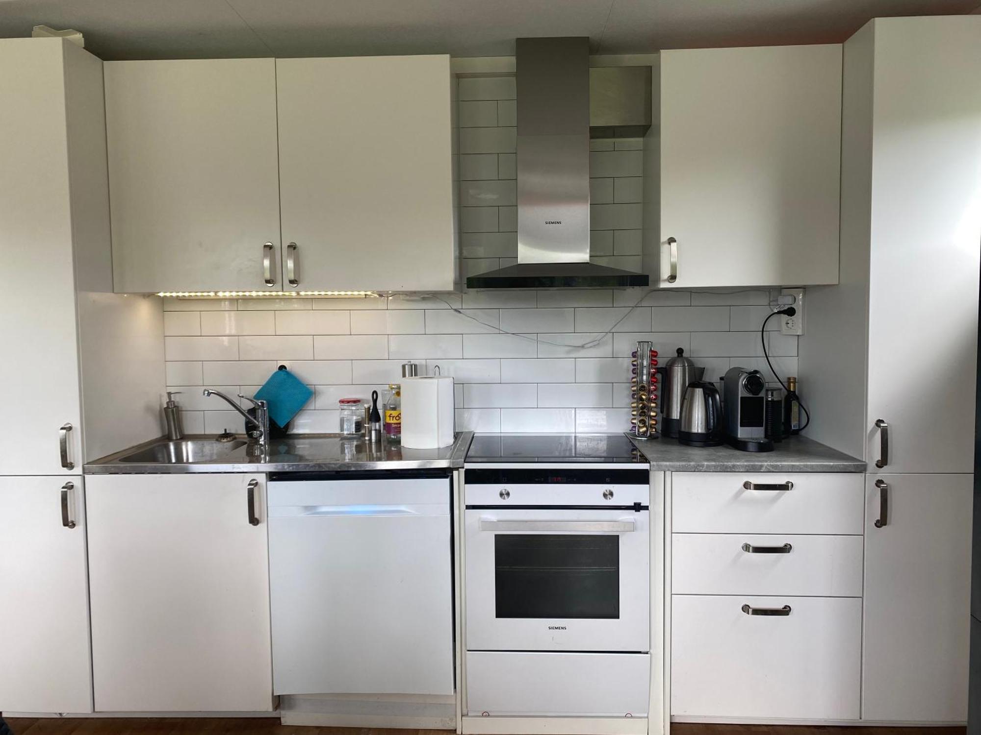 Casa vacanze Sjoeutsikt, Roed Traestuga Med Traditionellt Yttre Skandinavisk, Modernt Inre Och Bekvaemligheter, Sol Hela Dagen Pa Stora Altanen, Tryggt, Vinterbonat, Fiske, Bat Skinnskatteberg