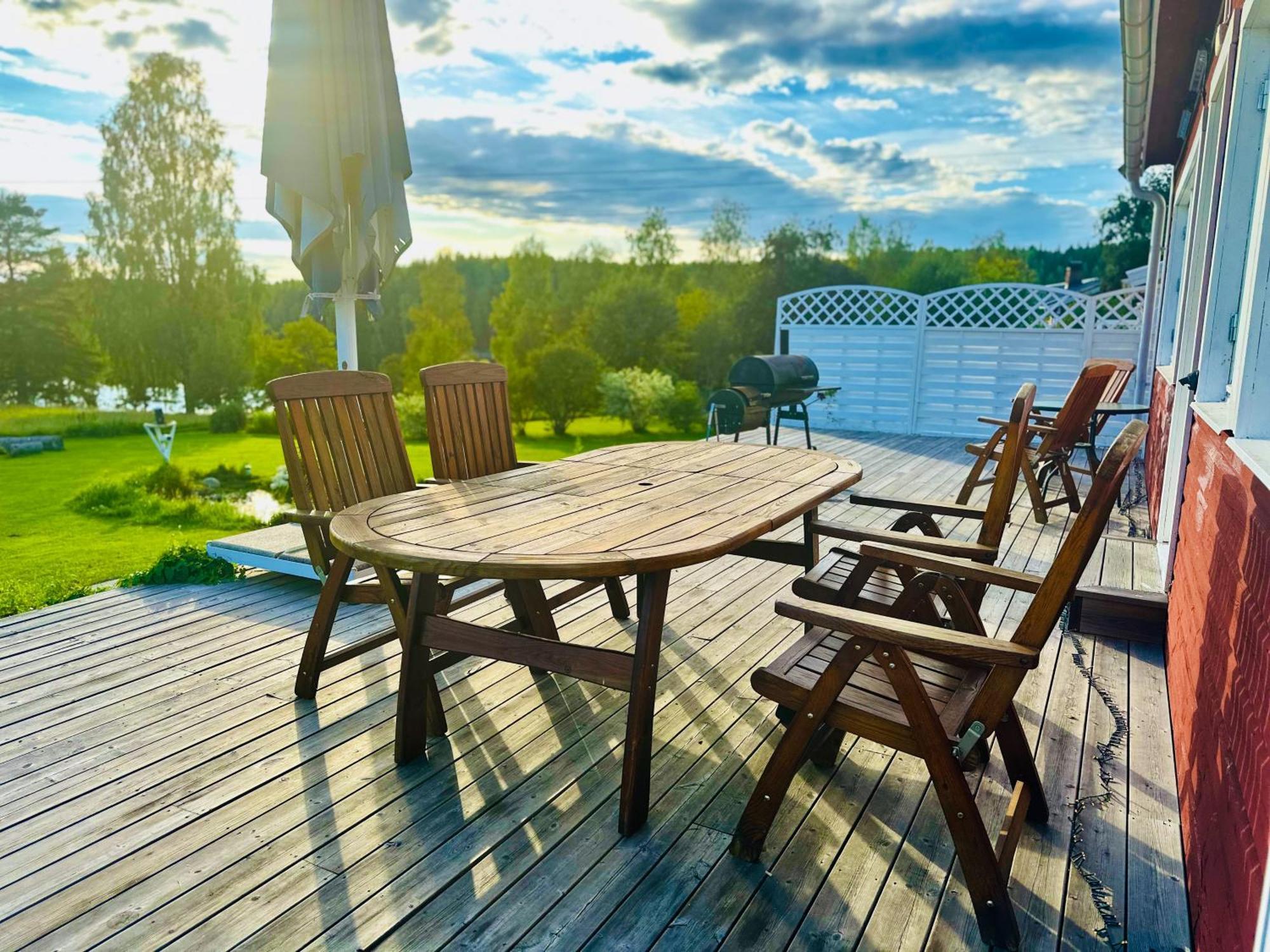 Casa vacanze Sjoeutsikt, Roed Traestuga Med Traditionellt Yttre Skandinavisk, Modernt Inre Och Bekvaemligheter, Sol Hela Dagen Pa Stora Altanen, Tryggt, Vinterbonat, Fiske, Bat